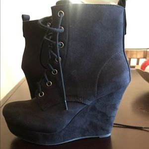 Super sexy platform boots byJourneys. NEW 8.5